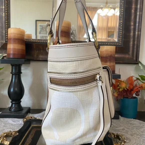 Coach Legacy Signature Classic C Logo, Leather/Linen Tote, Ivory, Gold Hardware - Picture 5 of 17